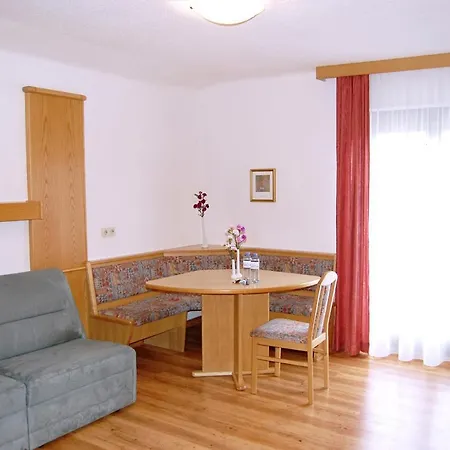 מלון דירות Tannenhof 3*